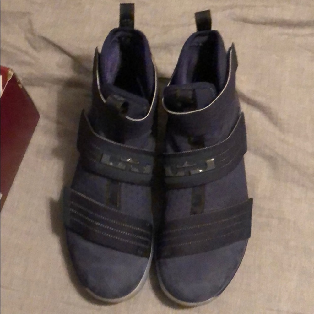 LeBron solider 10